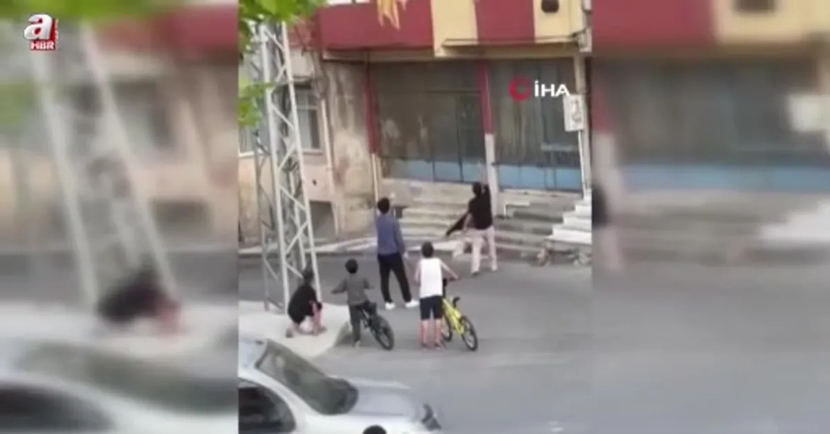 Arnavutköy'de sopalarla binaya saldırdılar