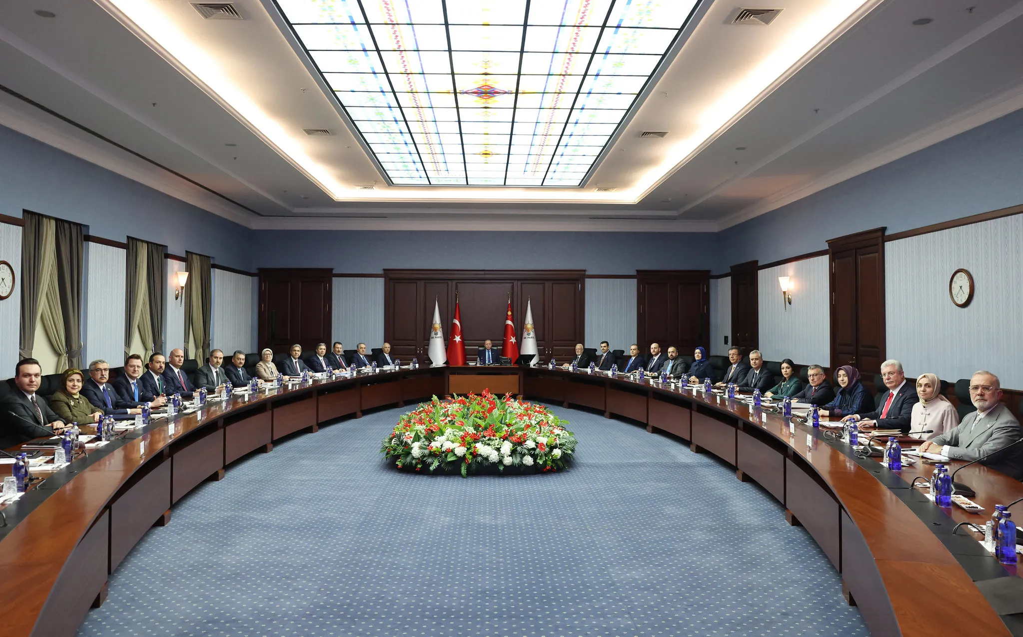 AK Parti MYK’nın perde arkası netleşti: Başkan Erdoğan’dan dijital tehlikeye karşı büyük taarruz çağrısı