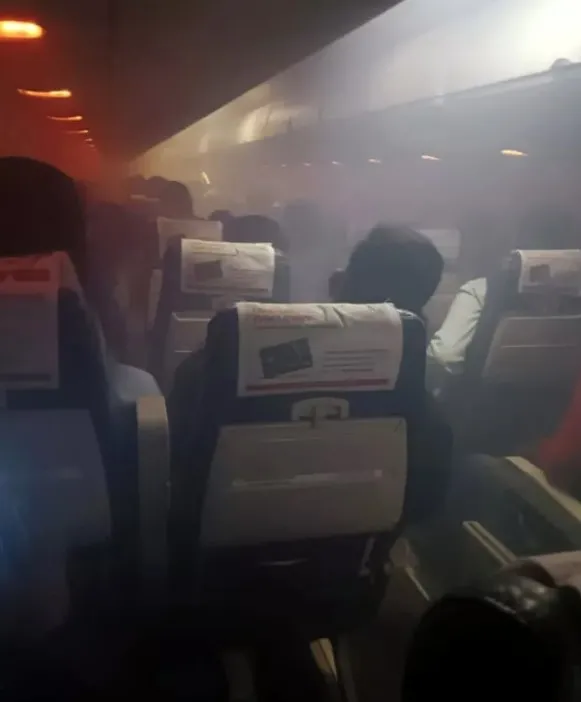Havada korku dolu anlar! Uçağın içi aniden dumanla doldu… Yolculardan dua sesleri yükseldi