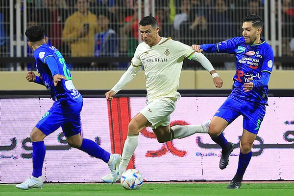 ronaldo-suudi-arabistanda-ilk-golunu-atti-yildiz-oyuncu-penalti-goluyle-hesabi-acti-1675449821028.jpg Ronaldo Suudi Arabistan'da ilk golünü attı! Yıldız oyuncu penaltı golüyle hesabı açtı - 1
