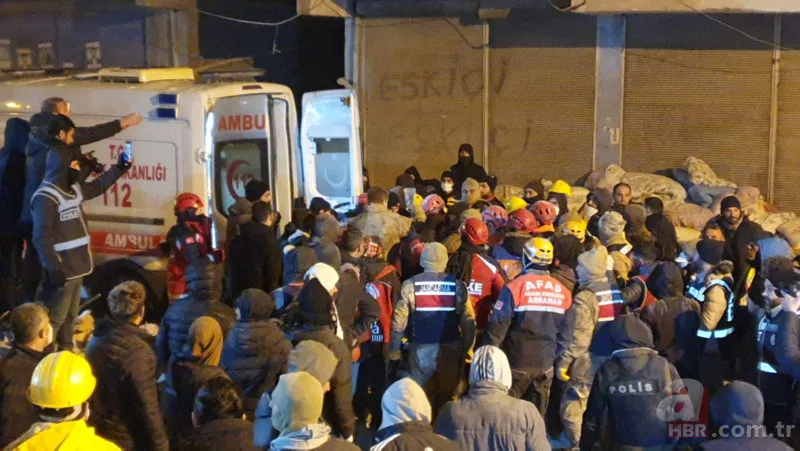 Deprem felaketinden saatler sonra yeni mucizeler! Annenin sözleri yürekleri dağladı! Duvardaki o yazı... 19