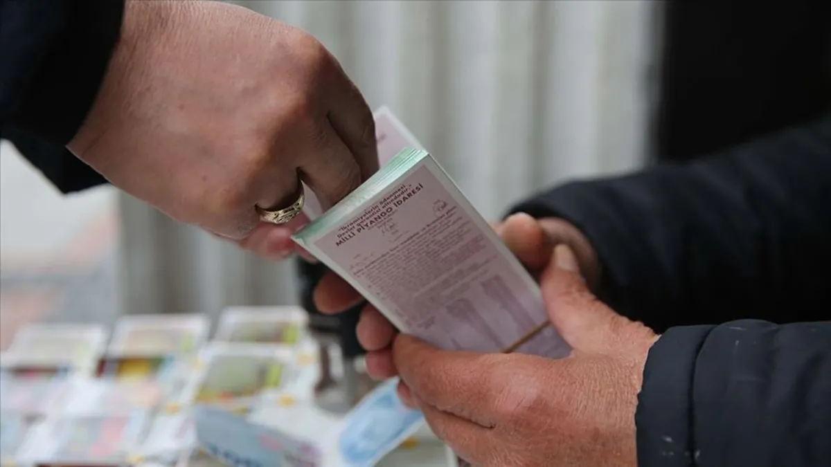 Milli Piyango 10.000, 25.000 TL kazanan numaralar hangileri? 31 Aralık yılbaşı MPİ 50.000 TL kazanan numaralar listesi...