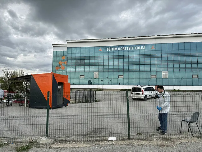 erzurumda-cikan-bicakli-kavgada-2-ogrenci-yaralandi-1715271792840.jpg Erzurum'da çıkan bıçaklı kavgada 2 öğrenci yaralandı - 1