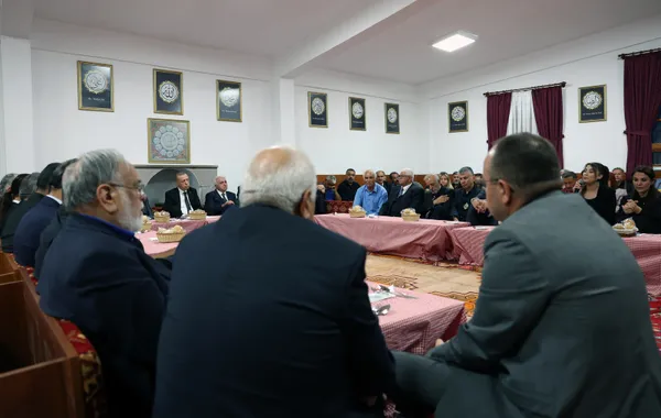 Başkan Erdoğan Alevi dedeler ile birlikte iftar programında! Alevi kanaat önderleriyle önemli görüşme