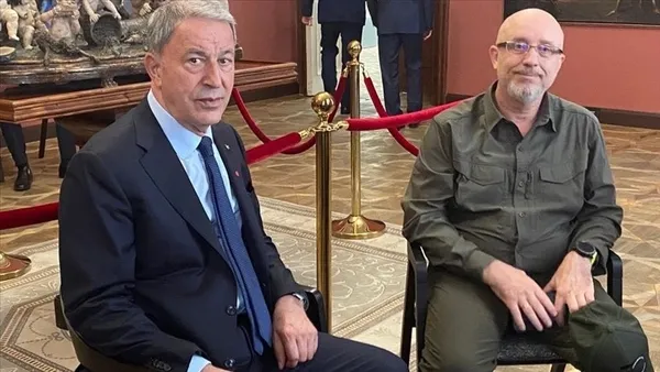 Bakan Hulusi Akar, Ukraynalı mevkidaşı Oleksiy Reznikov ile görüştü! Ateşkes mesajı