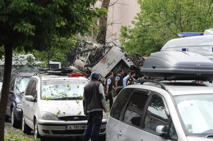 Beyazıt’ta polis aracına bombalı saldırı