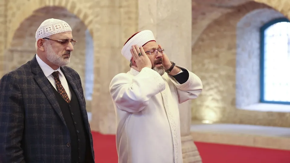 Diyanet İşleri Başkanı Ali Erbaş ve Hafiz Osman Şahin Şuşa’da çifte ezan okudu