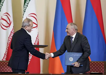 İran Cumhurbaşkanı Pezeşkiyan'dan Ermenistan'a kritik ziyaret