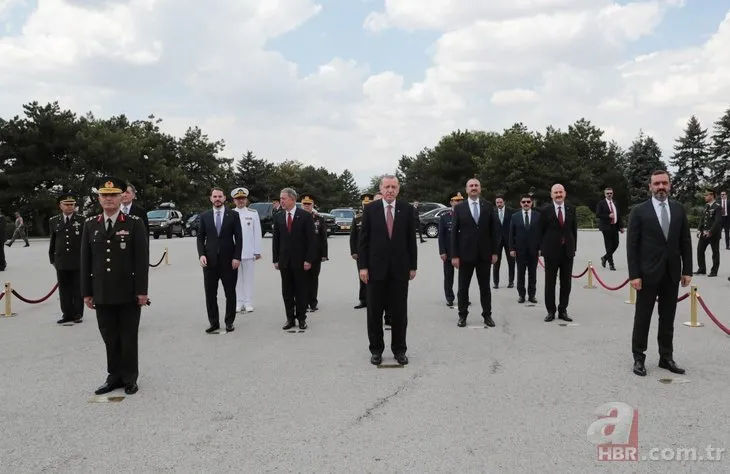 Erdoğan başkanlığında Yüksek Askeri Şura üyeleri Anıtkabir’i ziyaret etti
