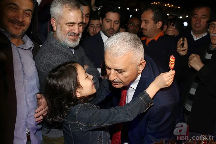 Binali Yıldırım Ümraniye'de vatandaşlarla sahurda bir araya geldi