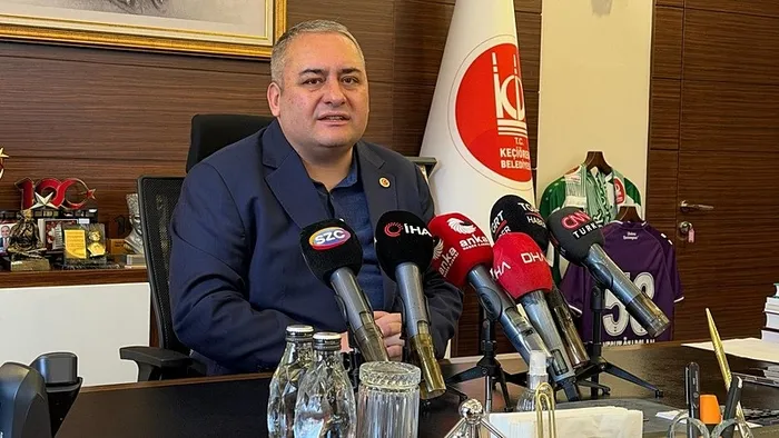 chpde-bitmeyen-yaprak-dokumu-partiden-kacis-suruyor-1770789792796.jpeg CHP'de bitmeyen yaprak dökümü: Partiden kaçış sürüyor - 1