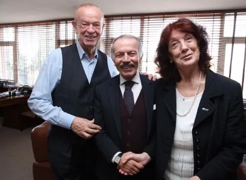 dev-mirasini-aramaya-koyuldu-unlu-is-insani-boyle-harekete-gecti-1657259174203.jpg Dev mirasını aramaya koyuldu! Ünlü iş insanı böyle harekete geçti - 3