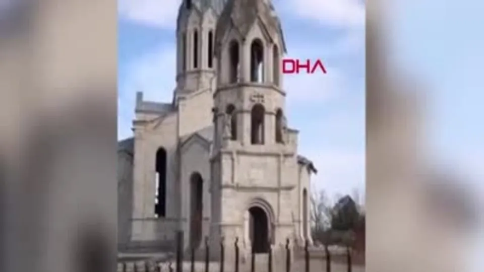 Azerbaycan işgalden kurtardığı Şuşa’daki kilisenin görüntüsünü paylaştı