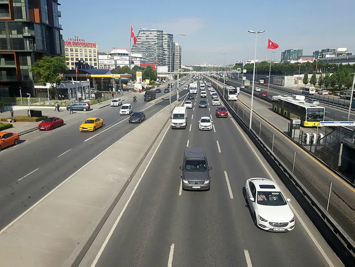Son dakika: Normale dönüşte ikinci gün! İstanbul’da bazı noktalarda trafik yoğunluğu yaşanıyor
