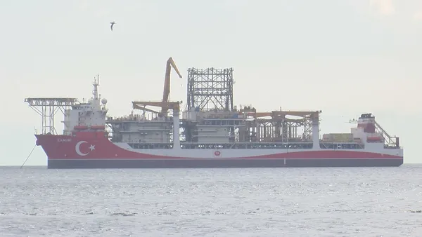 Kanuni sondaj gemisi İstanbul Yenikapı açıklarına demir attı