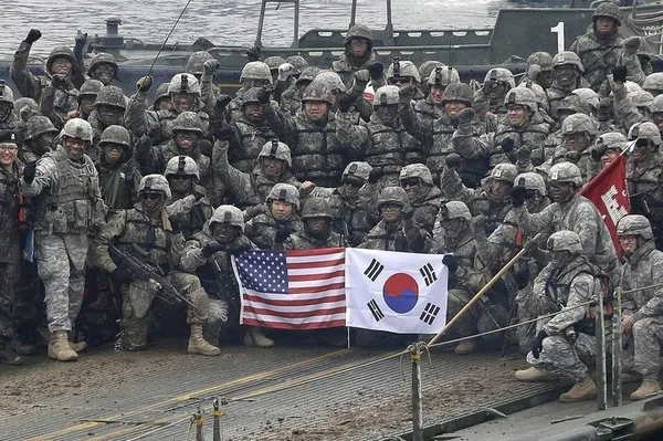 fuze-yagmuru-ardindan-savas-jetleri-havalandi-kuzey-kore-korkunc-bir-hata-demisti-1667564896661.jpg Füze yağmuru ardından savaş jetleri havalandı! Kuzey Kore "korkunç bir hata" demişti - 8