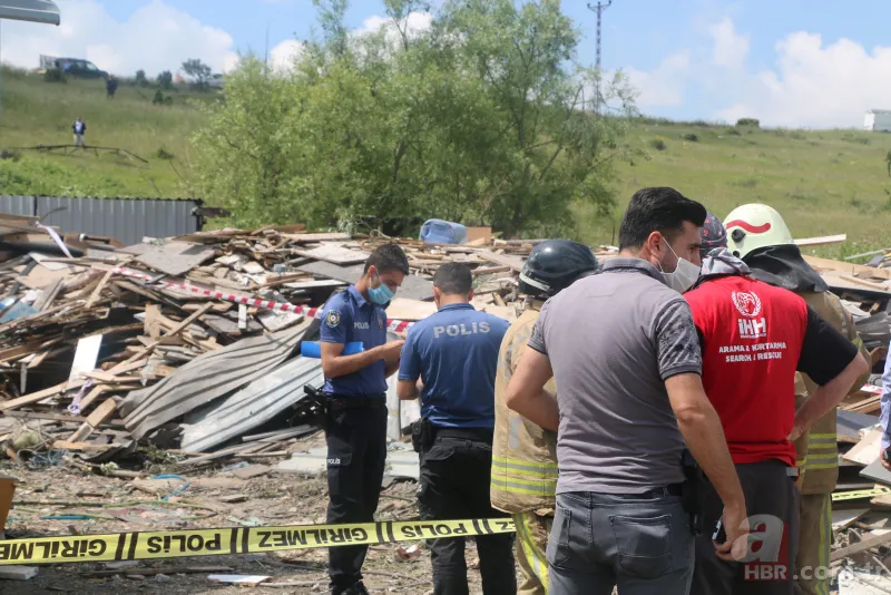 İstanbul Başakşehir'de fabrikada patlama! Ortalık savaş alanına döndü: Ölü ve yaralılar var 15