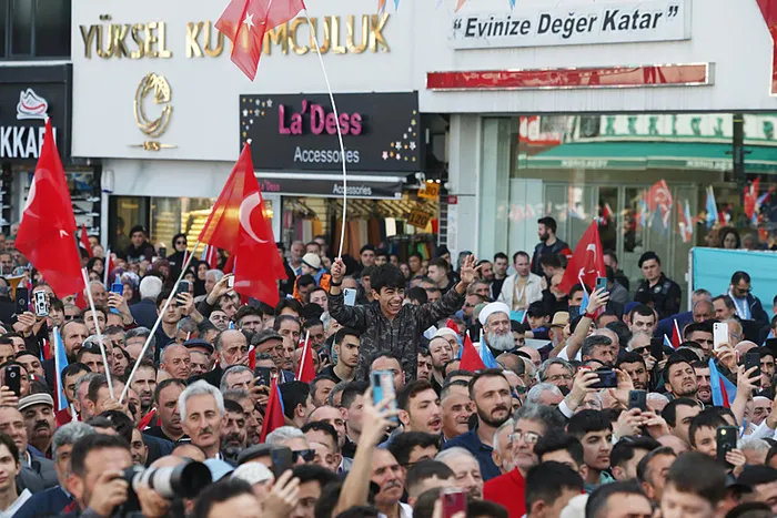 baskan-erdogan-sultanbeyli-ve-sancaktepede-yerel-secimler-oncesi-imamogluna-elestiri-ya-tatilde-ya-buyukelciyl-1711720595008.jpg Başkan Erdoğan Sultanbeyli ve Sancaktepe'de! Yerel seçimler öncesi İmamoğlu'na eleştiri: Ya tatilde ya büyükelçiyle balıkta... - 13