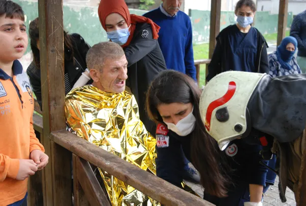 Son dakika | Pendik'te korku dolu anlar! Patlama olan bina çöktü - 2