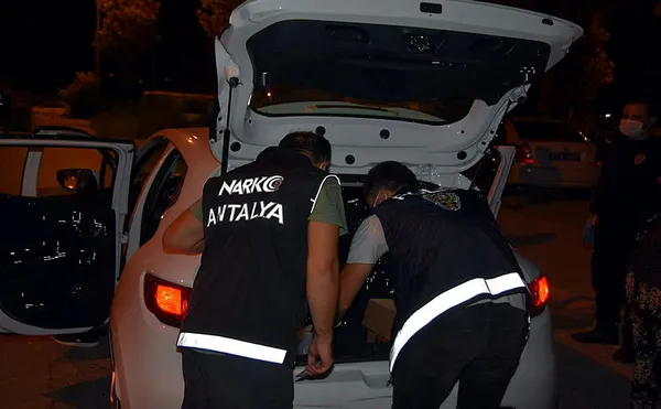 Antalya'da 250 polisle 'şok' uygulama - 1