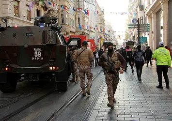 Beyoğlu'ndaki terör saldırısı sonrası bölgedeki esnaftan açıklama! Dükkanın önünden ufak bir çocukla geçti | Taksim bombacısı hakkındaki gerçekler tek tek ortaya çıkıyor