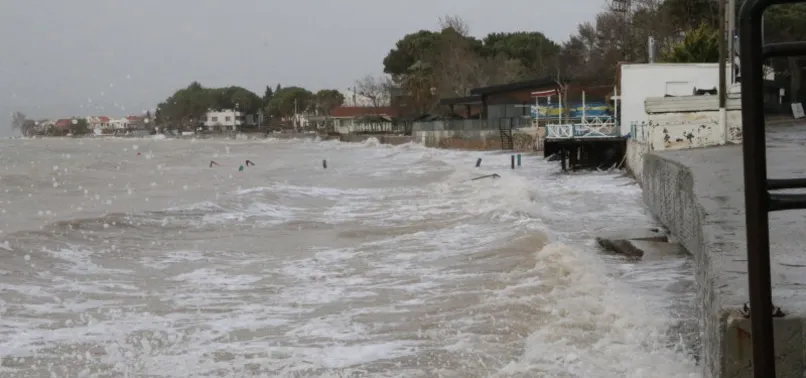 Çanakkale'de feribot seferlerine fırtına engeli! Bazı feribot seferleri yapılamayacak