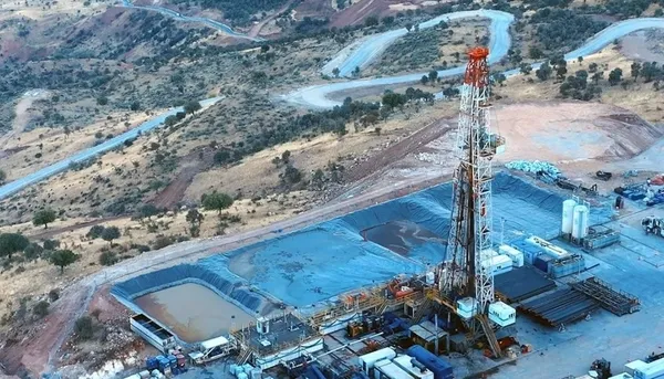 turkiyeden-yerli-petrol-hamlesi-2-sende-100-kuyu-acilacak-1700634473162.jpg Türkiye’den petrol hamlesi! Gözler o tarihe çevrildi - 1