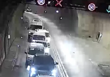 Amasya'da tünelde zincirleme kaza! 3 araç birbirine girdi