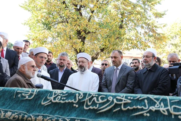 prof-dr-ismail-cerrahoglu-son-yolculuguna-ugurlandi-1666784127674.jpg Prof. Dr. İsmail Cerrahoğlu, son yolculuğuna uğurlandı - 2