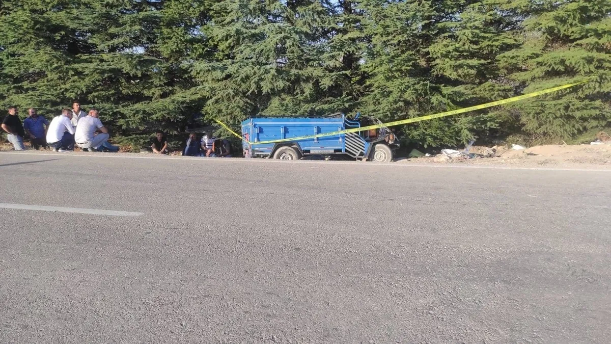 Isparta'da otomobil ile tarım aracı patpat çarpıştı: 2 ölü 8 yaralı
