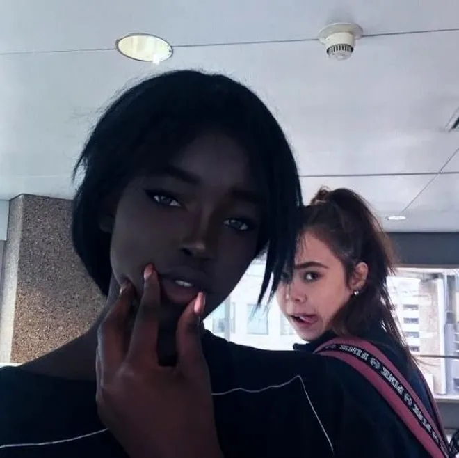 Gören oyun karakteri sandı! Gözlerinin rengi hayran bıraktı