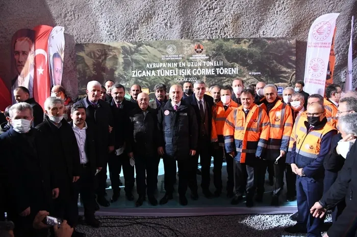 Yeni Zigana Tüneli’nde ilk ışık göründü! Ulaştırma ve Altyapı Bakanı Adil Karaismailoğlu A Haber’de