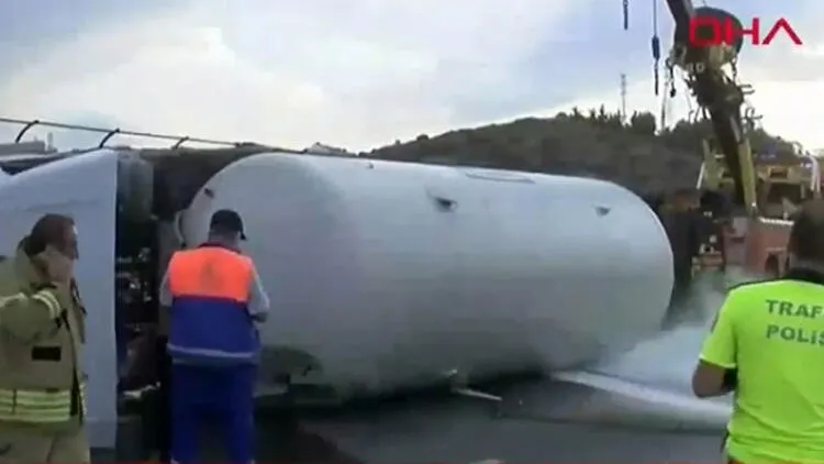TEM'de gaz tankeri devrildi! Trafiğe kapanan yol çalışmalardan sonra açıldı - 2