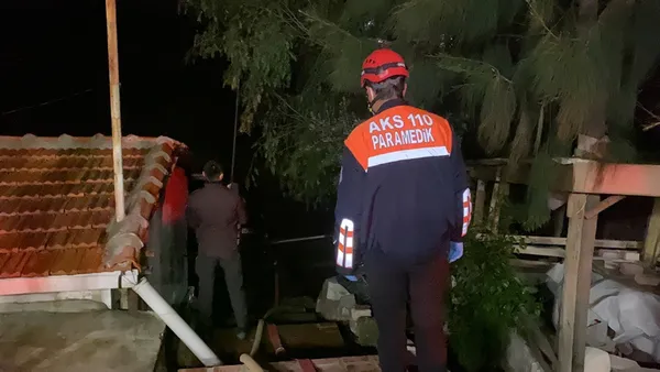 annesi-esi-ve-cocuklari-evdeyken-evi-atese-verdi-izmirde-akillara-durgunluk-veren-olay-1615588988179.jpg Annesi eşi ve çocukları evdeyken evi ateşe verdi! İzmir'de akıllara durgunluk veren olay - 2