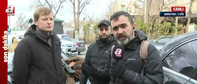 ukraynada-siviller-cepheye-iniyor-lvivde-halka-silahlar-dagitiliyor-1645876060327.jpg Ukrayna’da siviller cepheye iniyor! Lviv’de halka silahlar dağıtılıyor - 2