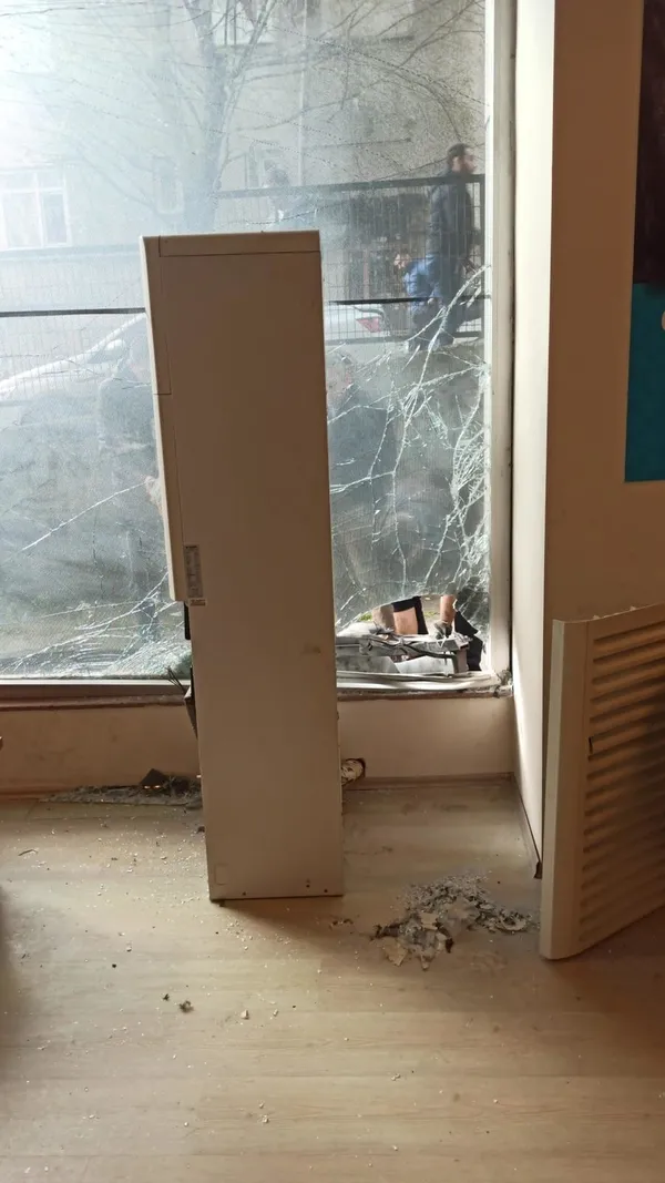 Son dakika | Gaziosmanpaşa TÜGVA ofisinin bulunduğu binanın yakınında korkutan patlama!