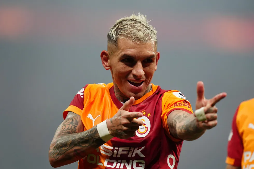 galatasarayin-yildizi-torreiraya-avmde-yumruklu-saldiri-1778619197945.jpg Galatasaray'ın yıldızı Torreira'ya yumruklu saldırı! Sosyal medyadan takiple saldırıyı planladı - 4