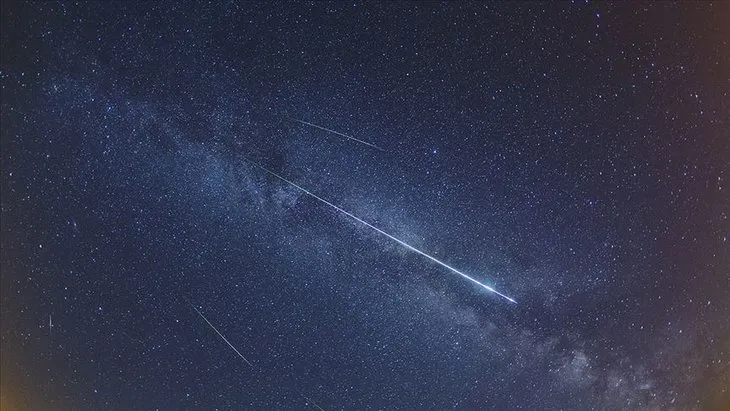 Dünya atmosferine giren meteor iddiası: Meteor neden yeşil renkte ışık saçıyor? Gök taşı düşmesi nedir?