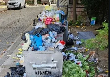 Kartal’da sokak ve caddeler çöple doldu! İşçiler isyan etti: Konsere var bize yok