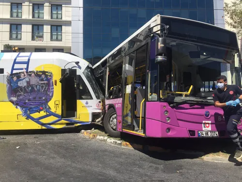 Son dakika: İstanbul'da kaza! Tramvay halk otobüsüne çarptı - 4