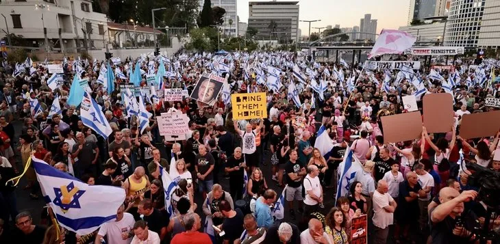 Netanyahu için çember daralıyor! İsrailliler katil Bibi’nin istifası ve esir takası anlaşması için sokaklarda döküldü
