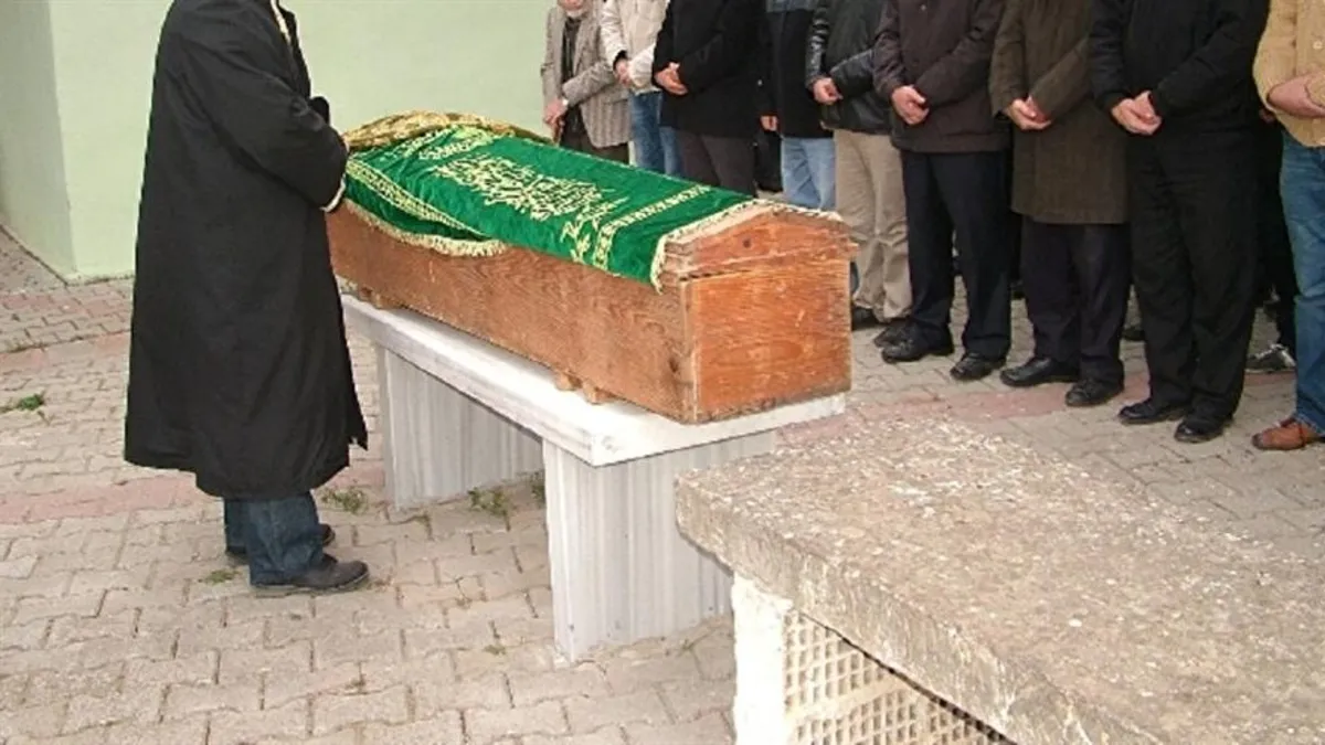 Dananın kafa darbesiyle ağır yaralanan sahibi hayatını kaybetti