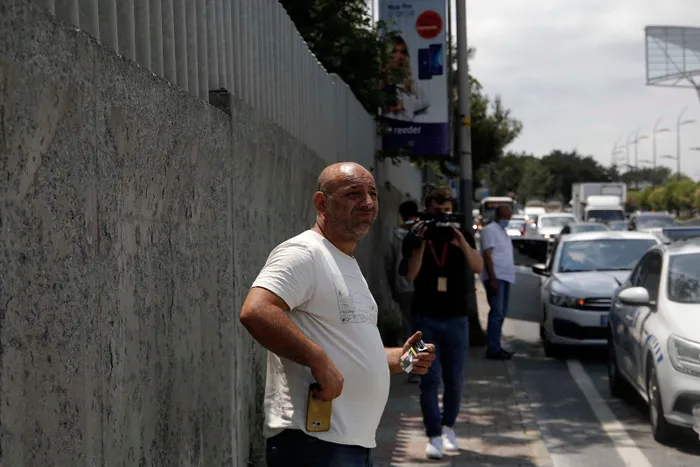 Son dakika: Düğün yolunda korku dolu anlar! Sarıyer'de lüks gelin arabası yandı - 2