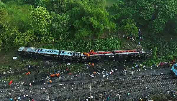 baskan-erdogandan-hindistandaki-tren-kazasinda-vefat-edenlere-taziye-turkiye-hindistanin-yaninda-1685897238083.jpg Başkan Erdoğan'dan Hindistan'daki tren kazasında vefat edenlere taziye: Türkiye Hindistan’ın yanında - 2