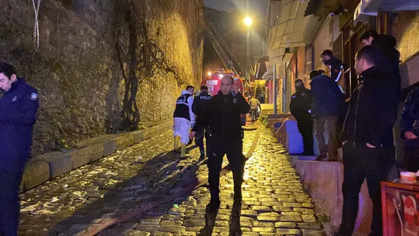 ermeni-kilisesi-lojmaninda-yangin-2-kisi-hayatini-kaybetti-1674538203954.jpg Ermeni Kilisesi lojmanında yangın: 2 kişi hayatını kaybetti!