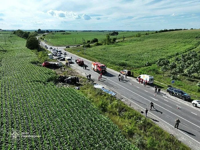 1720339747331.jpeg Ukrayna'yı şoka sokan trafik kazası! Nasıl gerçekleştiği bilinmiyor! 14 kişi öldü - 2