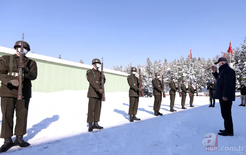 Milli Savunma Bakanı Hulusi Akar Irak sınırında! Sıfır noktasında kritik toplantı 5