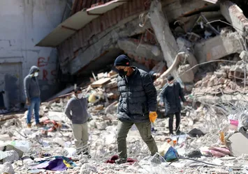 Enkaz başında günlerce nöbet tuttu! Acılı babanın o sözleri Türkiye'yi ağlattı