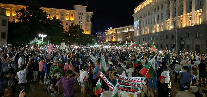 Bulgaristan’da siyasi kriz sürüyor | Binlerce kişi Boyko Borisov hükümetini istifaya çağırdı