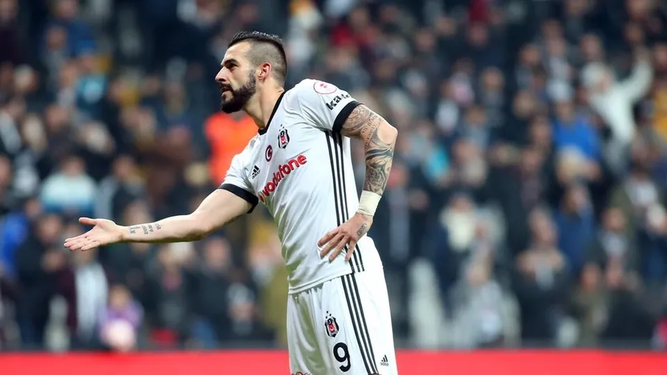 Beşiktaş'ın yıldızına sürpriz talip